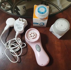 Clarisonic Mia 2 with brush heads
